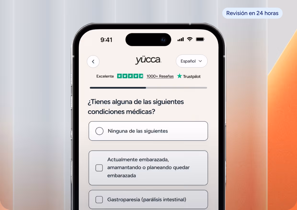 Proveedor con licencia de Yucca Health revisando el cuestionario de admisión de un paciente en 24 horas.