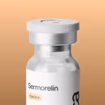 Vial de inyección subcutánea diaria de péptido Sermorelina de Yucca Health para recuperación muscular.